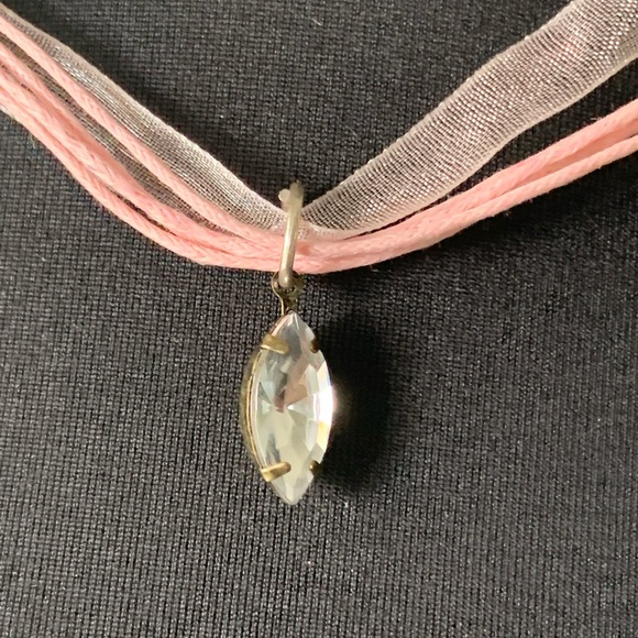 Necklace marquis shaped sparkle pendant on pink ribbon choker - Picture 2 of 7